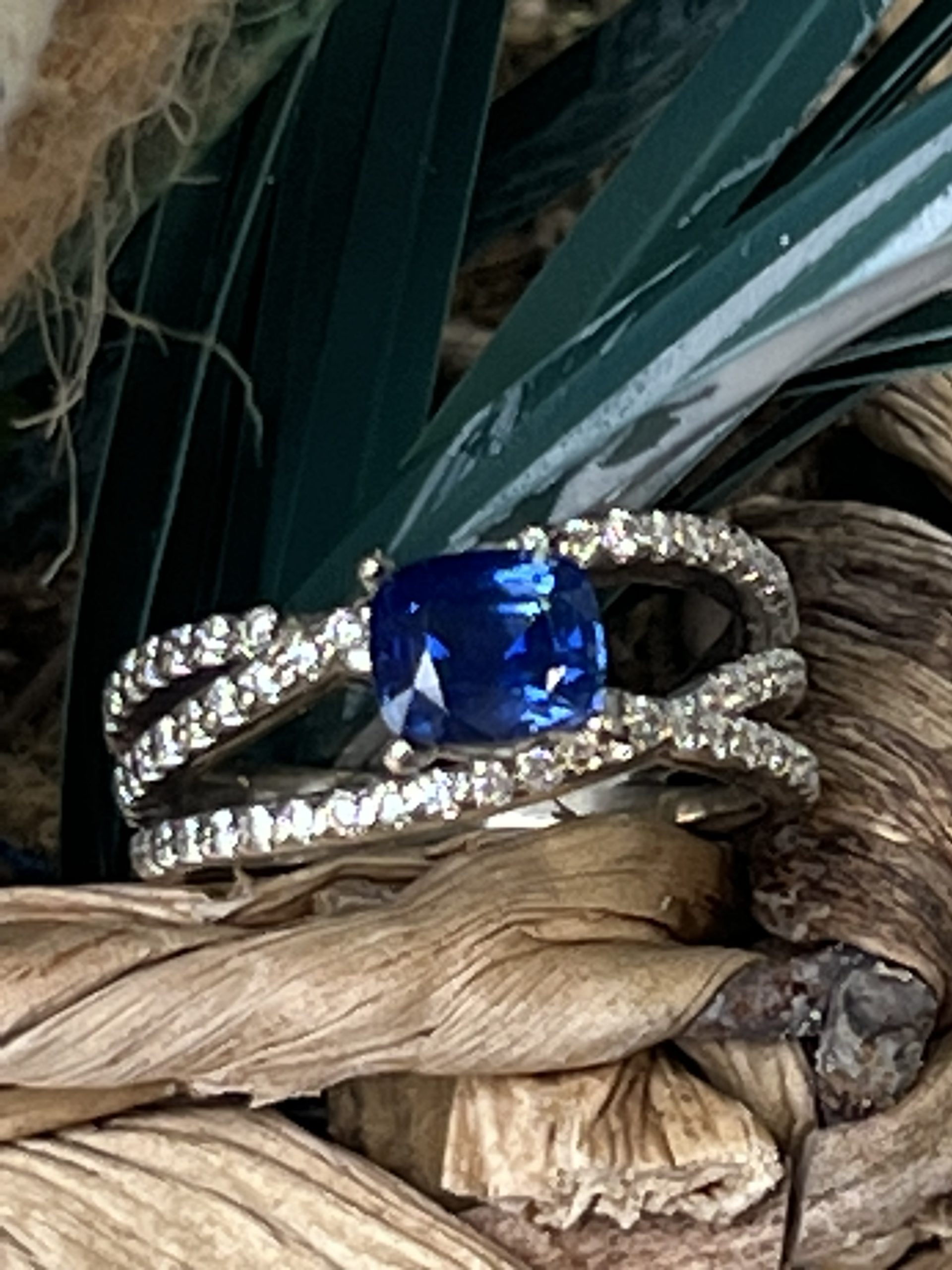 stunning Ceylon sapphire diamond ring
