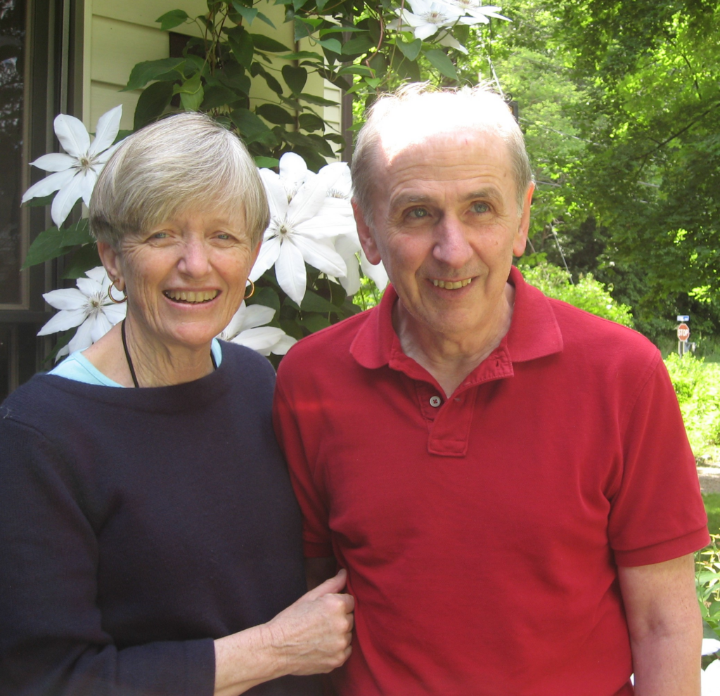 Alice (L) wearing blue and Joe (R) wearing red shirt